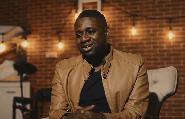 Athoms Mbuma : Une Vie Dédiée à la Louange et à l’Adoration Puissante